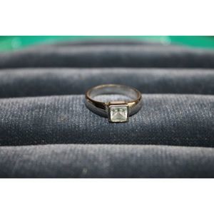 Clear Stone Silver Band Fashion Costume Ring Size 5‎